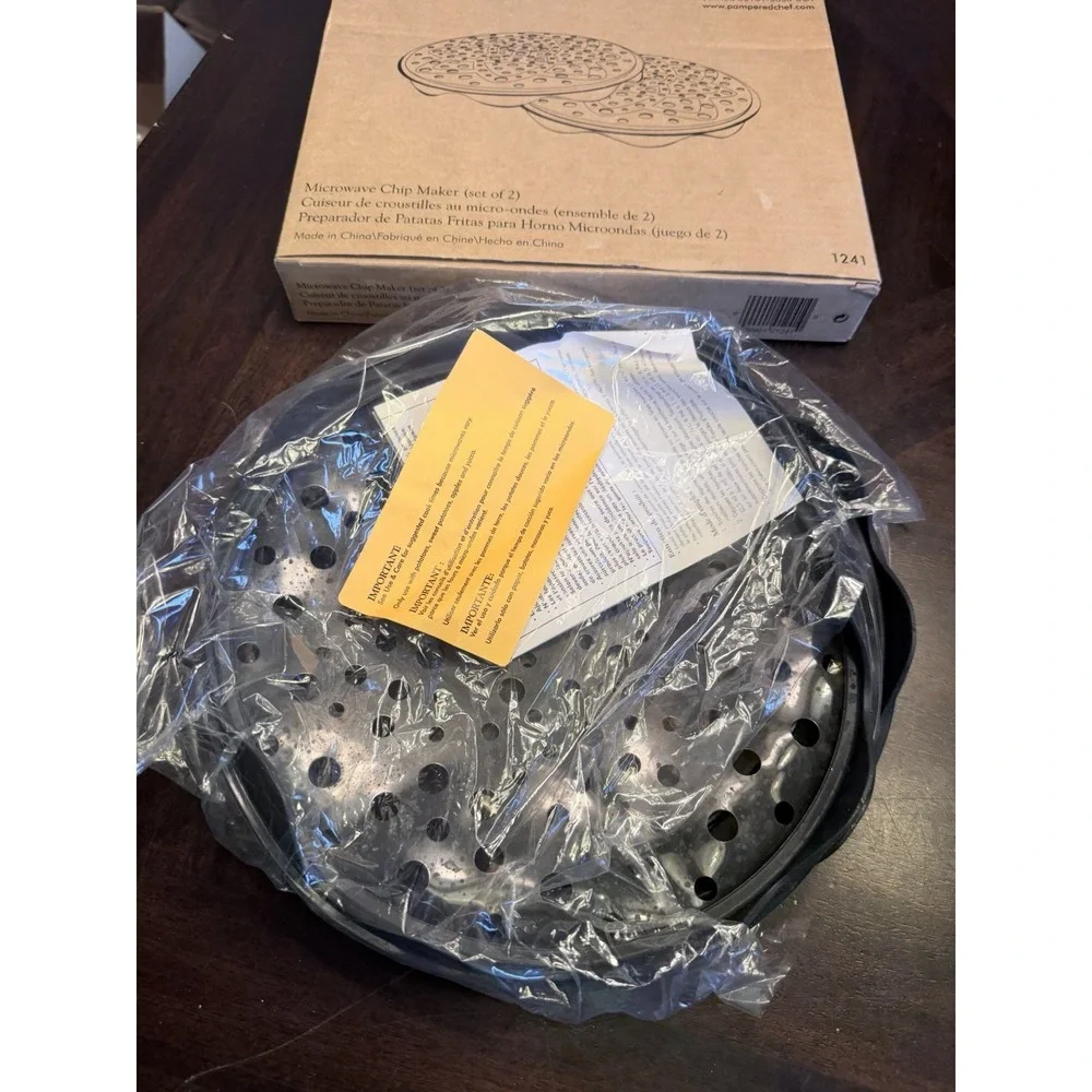 Pampered Chef Silicone Two-Piece Microwave Potato Apple Chip Maker 1241 NIB